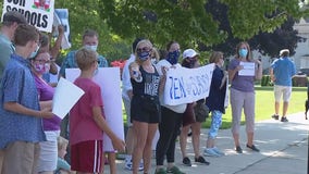 Parents rally against Grosse Pointe schools not offering in-person learning