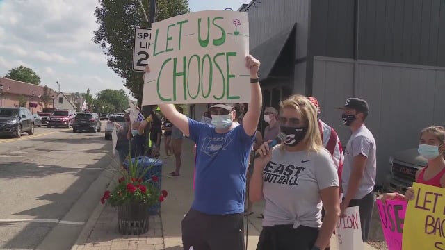 South Lyon protests held against online learning for fall