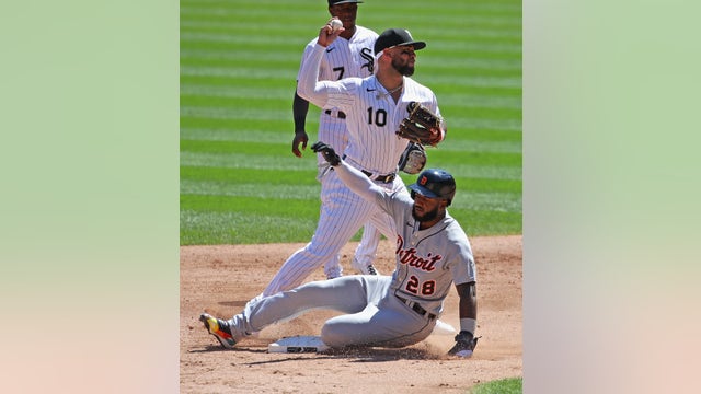 Giolito fans 13, White Sox tame Tigers 5-0 to complete sweep