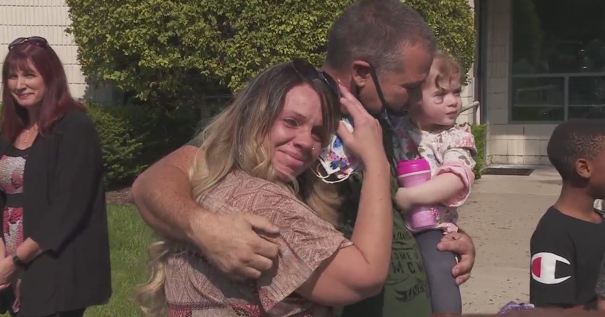 Metro Detroit family with 12 children surprised with new van | FOX 2 ...