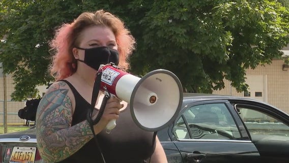 Service industry workers demonstrate urge for more help to ease pandemic's toll