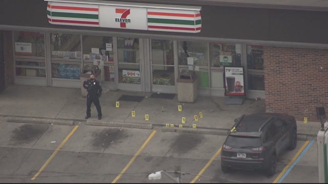 Off-duty police officer shoots armed robbery suspect at Dearborn Heights 7-Eleven