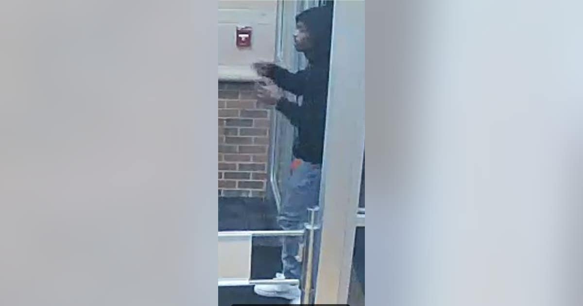 Detroit police search for suspects in triple shooting that left 1 dead ...