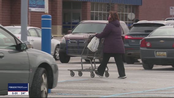 Metro Detroiters hit the stores for last minute holiday shopping