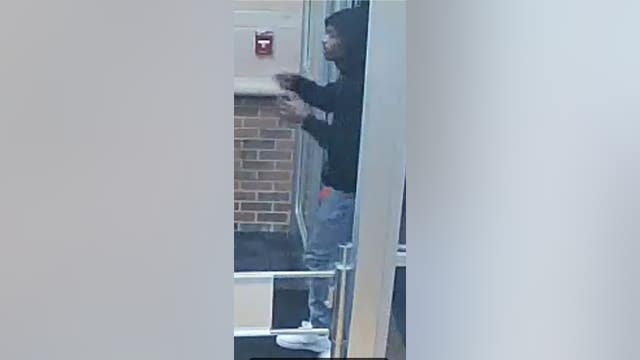 Detroit police search for suspects in triple shooting that left 1 dead on east side