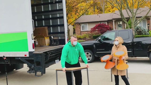 Novi district loaning desks, chairs to families to help better connect kids with school