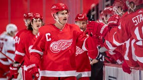 Fabbri's late goal lifts Red Wings over Hurricanes 4-2