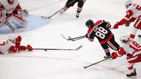 Kane scores 400th goal as Blackhawks beat Red Wings 7-2