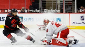 Hurricanes take over in 3rd period, beat Red Wings 5-2