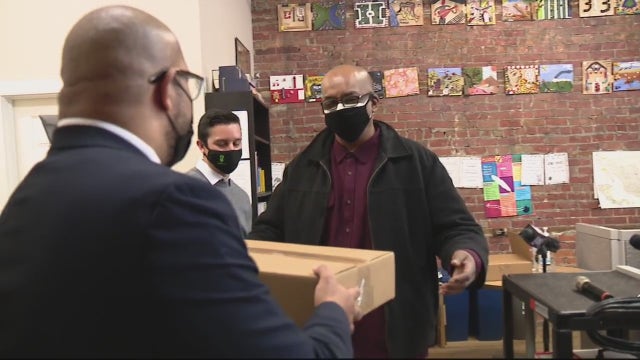 ‘I’m trying to live in the Jetson Age’: Detroit nonprofit provides veterans with computers