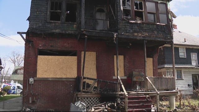 Grandmother suffers serious injuries trying to save toddler from Detroit house fire