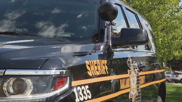 Wanted suspect crashes into driver while fleeing deputies in Pontiac