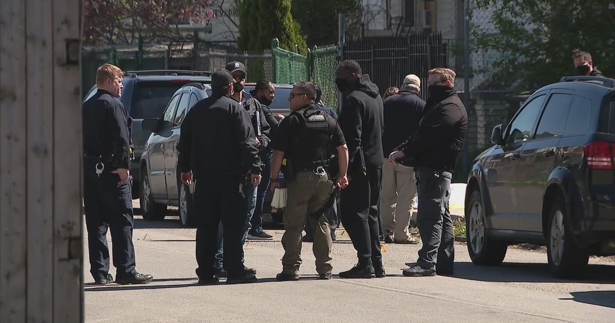 Detroit police look for 3 suspects after deadly triple shooting Sunday ...