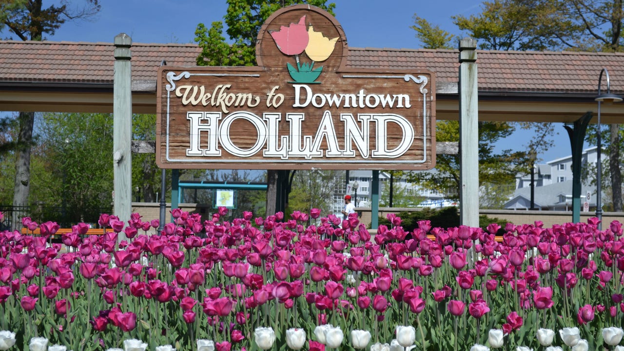 A guide to the 2021 Holland Tulip Festival