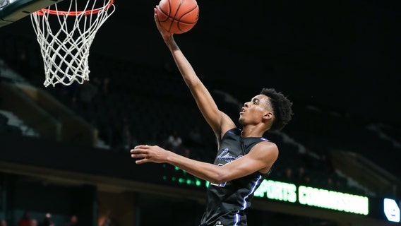 Prep basketball star Emoni Bates reopening his recruitment