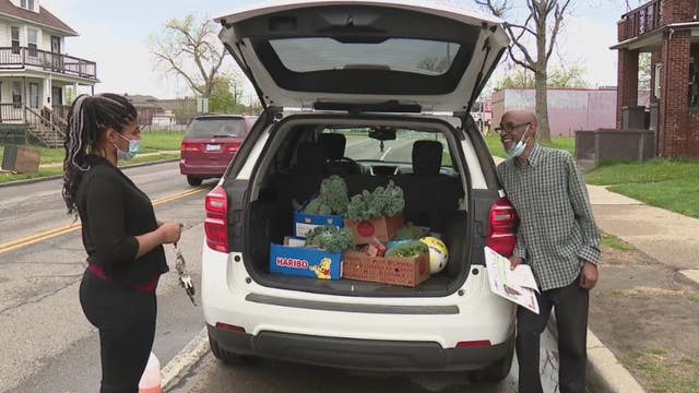 Detroit nonprofit delivers fresh produce as a food prescription to those in need against chronic illness