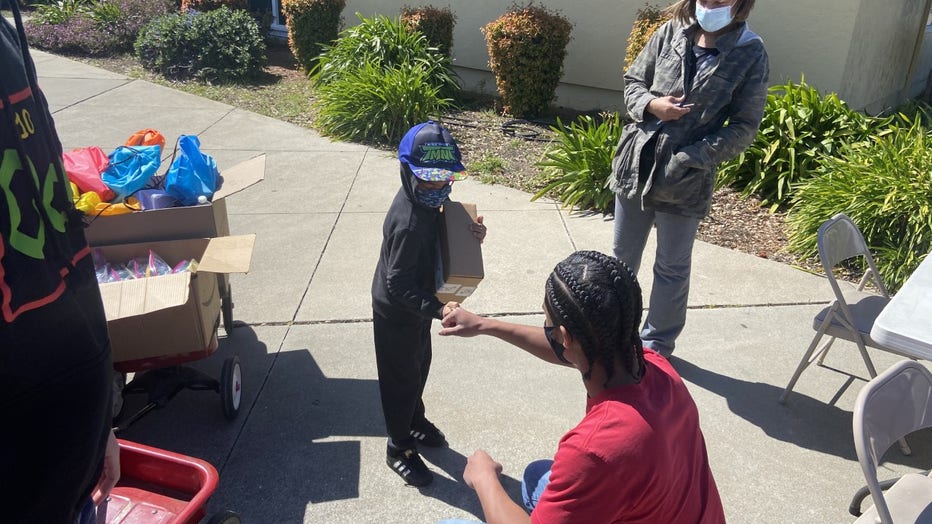 ahmed-fist-bump-kid.jpg