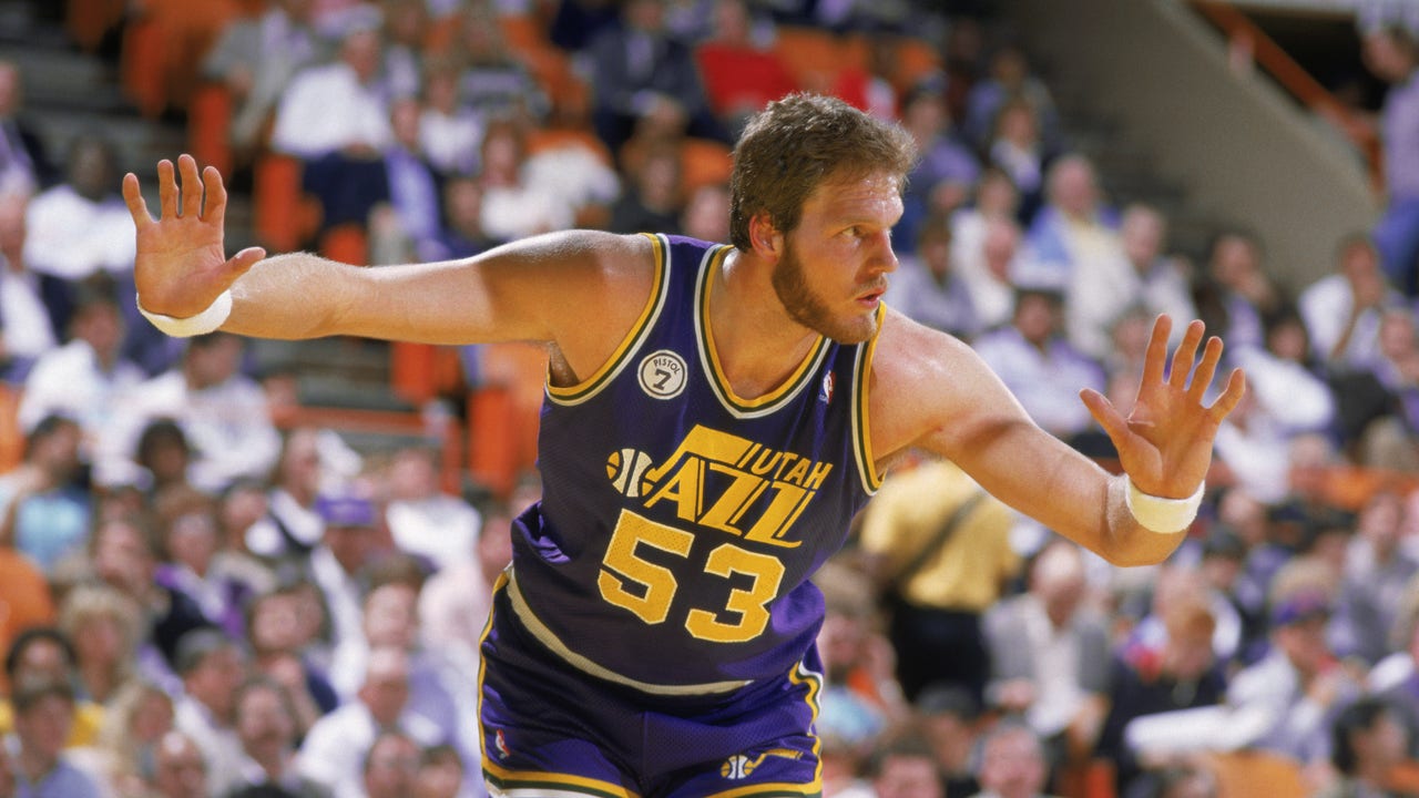 Mark Eaton, former Utah Jazz center and defensive stalwart, dies at 64