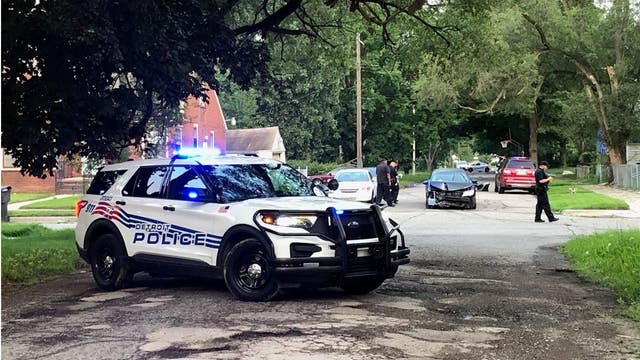 Double shooting in Detroit causes vehicle to strike tree, leaving 1 dead