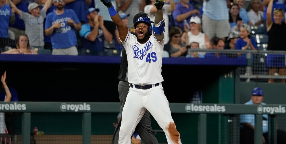 Perez, Santana homer in Royals' 9-8 victory over Tigers