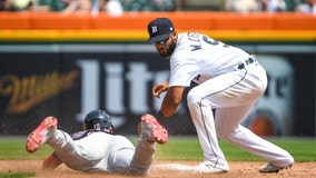 Reyes 2 triples, Tigers beat slumping Red Sox 8-1