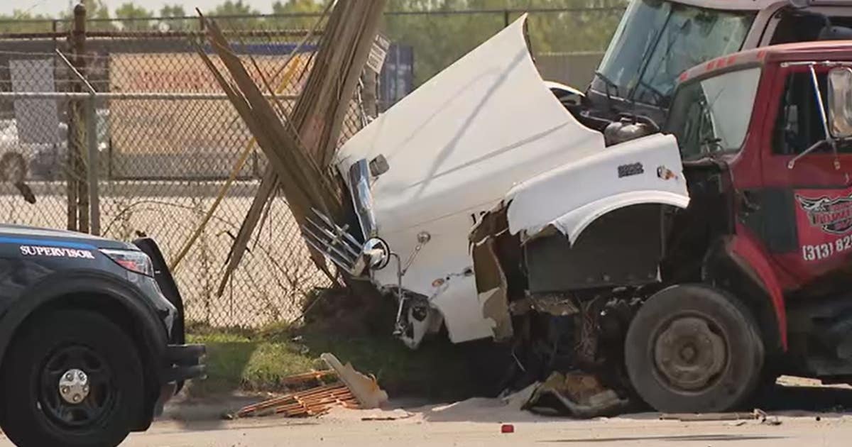 Tow truck driver dies after running red light, hitting semi-truck while ...