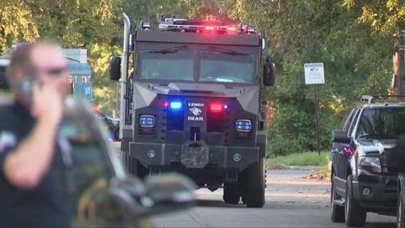 Suspected barricaded gunman ends standoff peacefully after 2 hours
