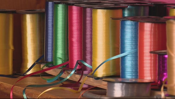 Armed men tie up owner of Livonia party supply store with balloon ribbon during robbery