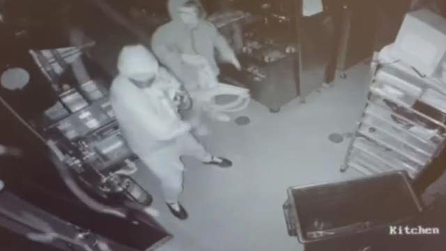 Suspects break into New Hudson gun store but leave empty-handed on video