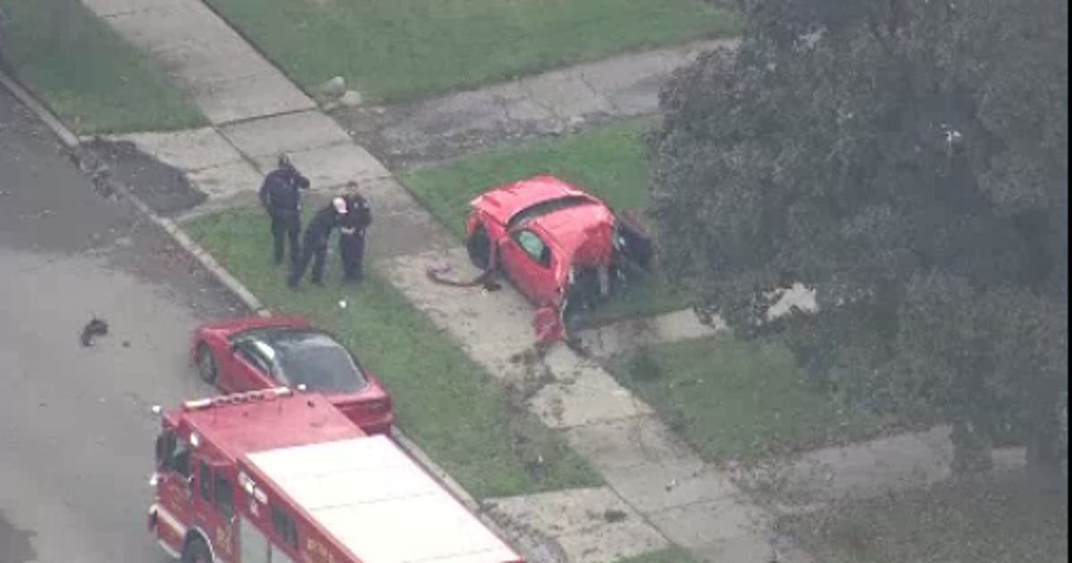 One killed in Detroit crash as stolen car hits pole, gets split in half ...