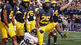 No. 6 Michigan tops Northwestern 33-7; Michigan State next