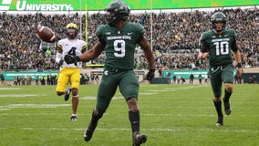 Walker-led No. 8 Michigan St tops No. 6 Michigan 37-33