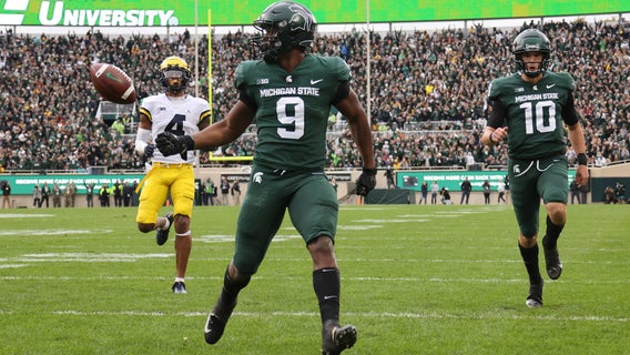 Walker-led No. 8 Michigan St tops No. 6 Michigan 37-33