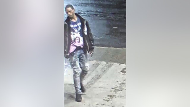 Men impersonate police officers to rob women in Detroit