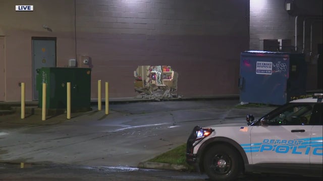 Thieves bust hole through Detroit Dollar Tree in snatch-and-grab attempt