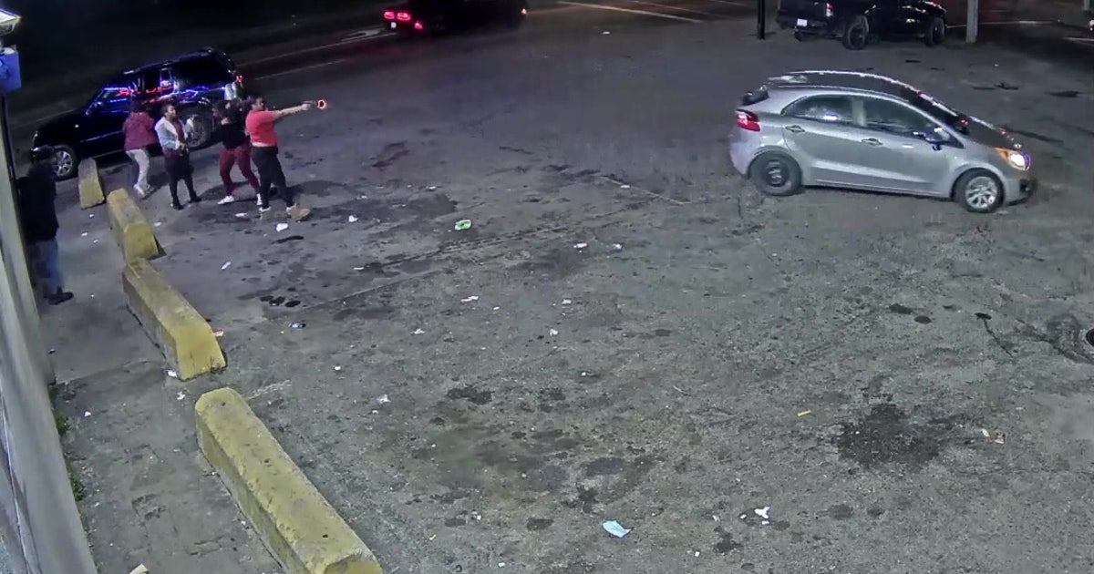 Woman on video shooting into woman's car in Detroit liquor store ...