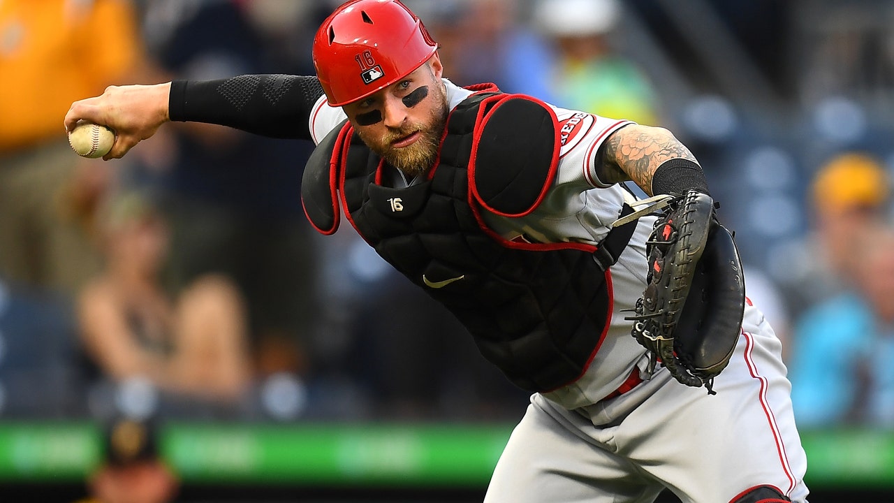 Tigers acquire catcher Tucker Barnhart from Reds in MLB offseason's first  trade 