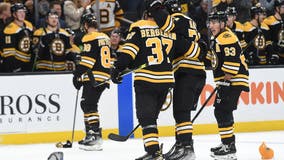 Patrice Bergeron scores 4, Bruins beat Red Wings 5-1