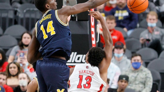 No. 4 Michigan bounces back, beats UNLV 74-61