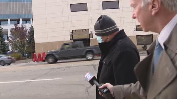 Bad builder skips facing alleged victims in court - and Wolchek outside