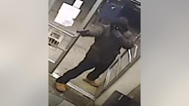 Detroit police need help to ID suspect in double shooting that killed man on Fenkell