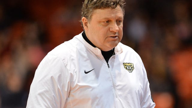 Moore's late run helps Oakland knock off Oklahoma St. 56-55