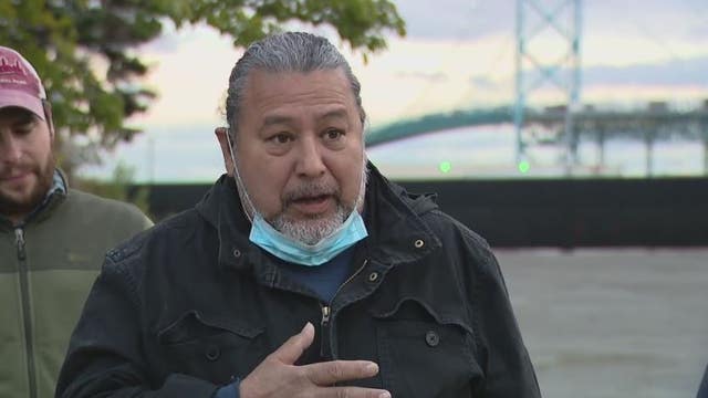 Detroit residents want benefits agreement before Moroun bridge land deal