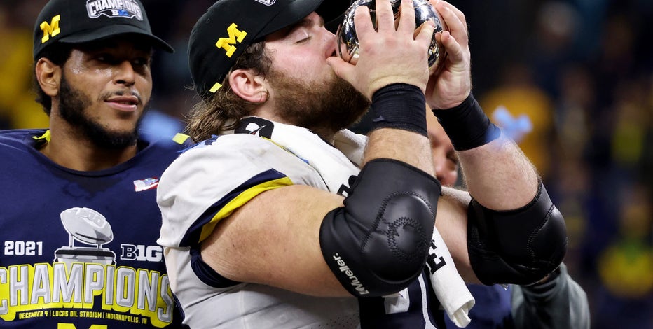 Recap: Michigan beats Iowa 42-3 in Big Ten title game