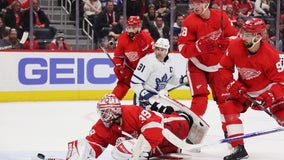 Bunting nets hat trick, Leafs rally in 3rd to beat Red Wings