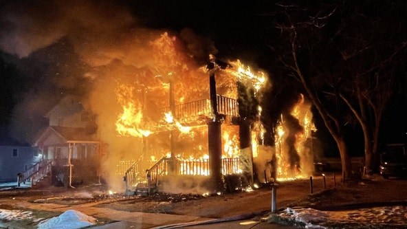 Pontiac residents jump from 2nd story to escape fire; 2 killed in blaze