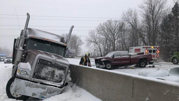 I-75 closed in Genesee County after multiple cars, including semi, involved in crashes