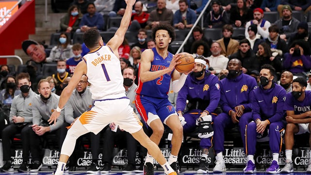 Booker and McGee lead Suns to rout of Pistons