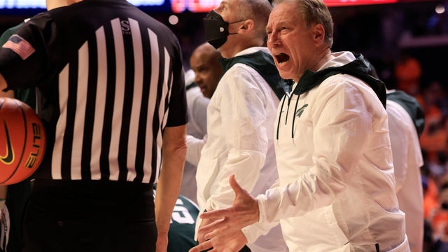 No. 24 Illinois holds off No. 10 Michigan State, 56-55