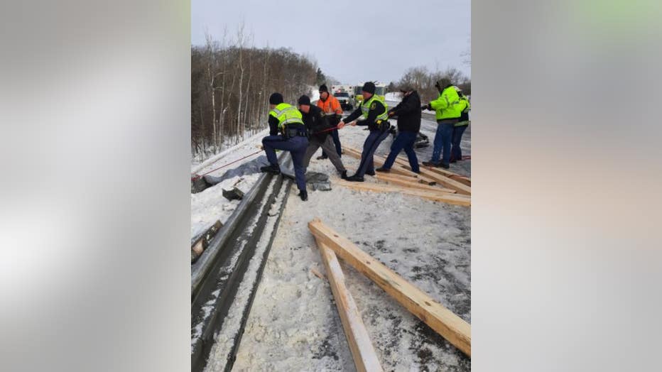 Truck driver loses control and crashes, spilling wood across I-75 in ...